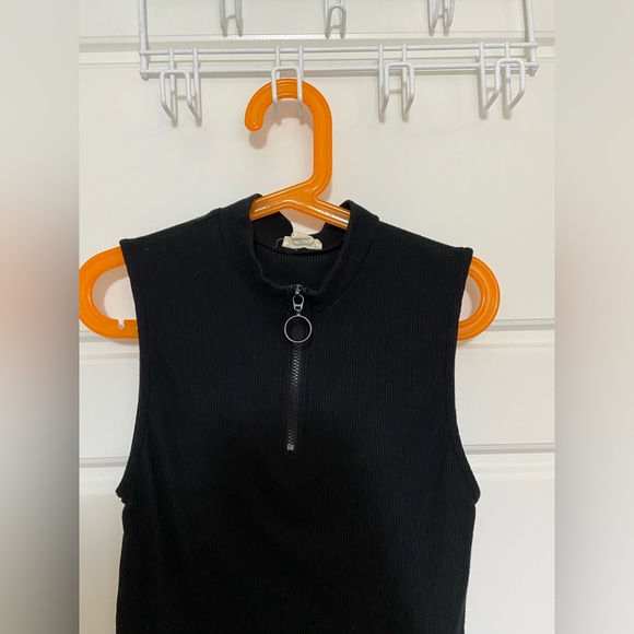 GARAGE BLACK CROP TOP SIZE SMALL - Picture 4 of 4